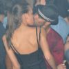 Shemar Moore embrasse une jolie fille en boite de nuit au Gotha Club, à Cannes le 20 mai 2012