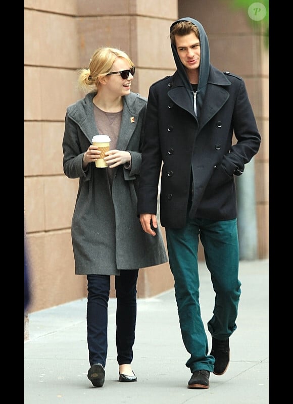 Andrew Garfield et Emma Stone, en couple, à New York le 4 mai 2012
