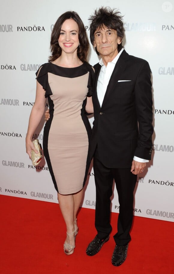 Ronnie Wood et sa petite amie Nicola Sargent lors des Glamour Awards 2012 au Berkeley Square Gardens. Londres, le 29 mai 2012.
