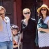 Maggie Gyllenhaal, sa maman Naomi, son mari Peter Sarsgaard, leurs filles Ramona et Gloria Ray s'offrent une petite sortie en famille pour la fête des mères le 13 mai 2012 à New York