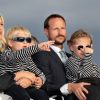 Mette-Marit et Haakon de Norvège avec leurs enfants Ingrid et Sverre lors de la célébration des 75 ans de Harald V de Norvège et de Sonja de Norvège le 31 mai 2012 à Oslo