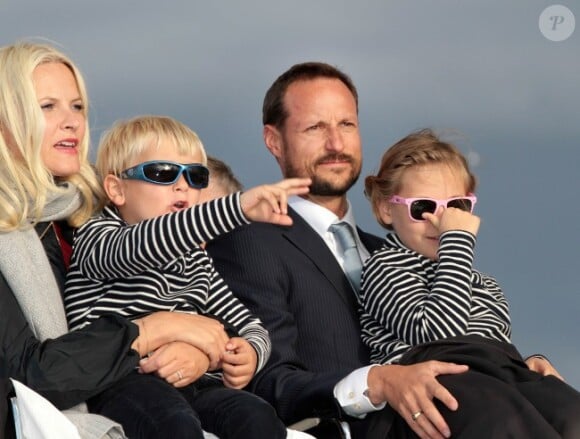 Mette-Marit et Haakon de Norvège avec leurs enfants Ingrid et Sverre lors de la célébration des 75 ans de Harald V de Norvège et de Sonja de Norvège le 31 mai 2012 à Oslo