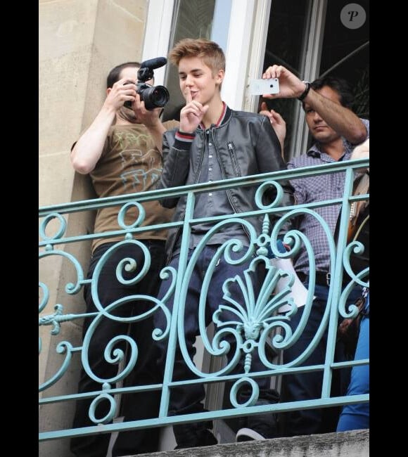 Justin Bieber, de passage à Paris, fait une halte par les locaux d'Universal Music France, à Paris, le vendredi 1er juin 2012.