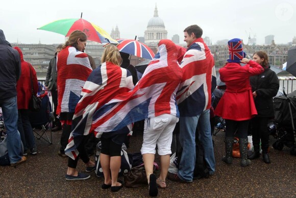 Ambiance à Londres lors de la deuxième journée de festivités organisées dans le cadre du jubilé de diamant de la reine Elizabeth II, le 3 juin 2012.
