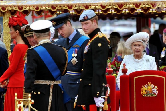Le duc et la duchesse de Cambridge, à Londres, à l'occasion de la grande parade organisée pour le jubilé de diamant de la reine Elizabeth II, le 3 juin 2012.