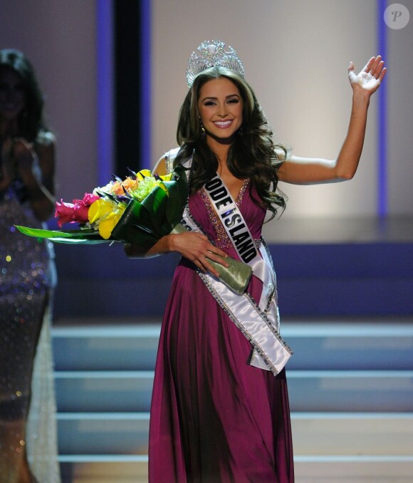 La couronne, l'écharpe, le bouquet de fleurs : Olivia Culpo est officiellement la nouvelle Miss USA 2012 ! Las Vegas, le 3 juin 2012.