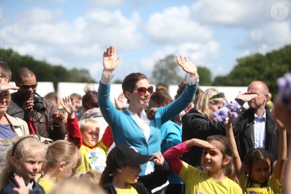 La princesse Mary de Danemark en campagne le 3 juin 2012 à Copenhague pour Free from Bullying, opération de lutte contre les intimidations faites à l'école soutenue par sa fondation.