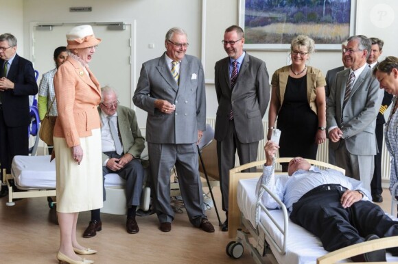 La reine Margrethe II de Danemark et le prince consort Henrik lors de leur croisière annuelle début juin 2012.