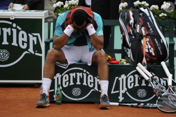 Jo-Wilfried Tsonga le 5 juin 2012 lors de son match perdu face à Novak Djokovic en quart de finale à Roland-Garros (6-1, 5-7, 5-7, 7-6, 6-1)