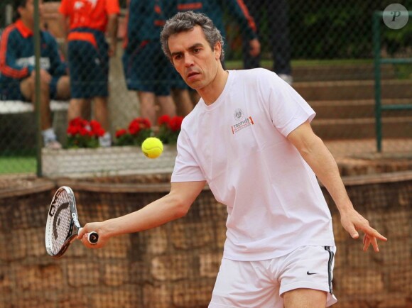François Trillo le 5 juin 2012 lors du Trophée des Personnalités disputé au Petit Jean-Bouin à quelques pas de Roland-Garros durant son match face à Jean-Philippe Doux