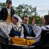 La famille royale de Suède célébrait le 6 juin 2012 la Fête nationale, se rassemblant en fin d'après-midi pour la traditionnelle parade en landau de Drottningholm à Skansen, avant un dîner officiel au palais.