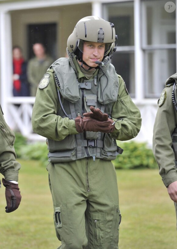 Clarence House a annoncé le 7 juin 2012 que le prince William (photo : en juillet 2011 au Canada) avait été promu au grade de capitaine de la Royal Air Force, suite à la réussite de tests le 29 mai. Le fils du prince Charles va désormais pouvoir prendre le commandement des opérations dans son unité de recherche et de secours, au sein du 22e escadron de la RAF Valley