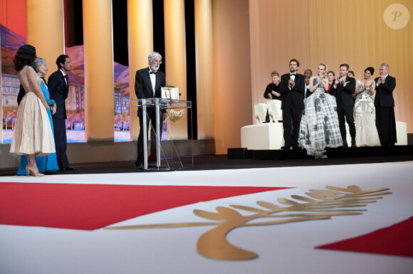 Michael Haneke reçoit la Palme d'or pour Amour, lors du Festival de Cannes en mai 2012.