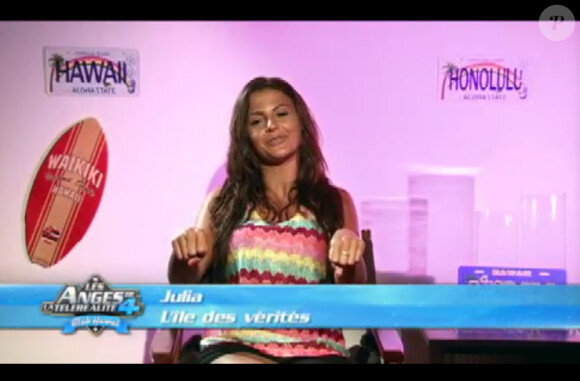 Julia dans Les Anges de la télé-réalité 4 le jeudi 7 juin 2012 sur NRJ 12