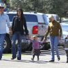 Matthew McConaughey et Camila Alves avec leurs enfants Levi et Vida en février 2012 à Malibu