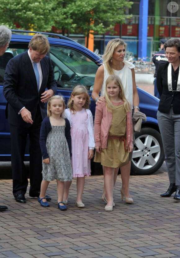 La princesse Maxima et le prince Willem-Alexander des Pays-Bas honoraient le 5 juin 2012 au Heineken Music Hall, avec leurs filles les princesses Catharina-Amalia, Alexia et Ariane, le concert de gala de 3 000 enfants bénéficiaires du programme Kinderen Maken Muziek.