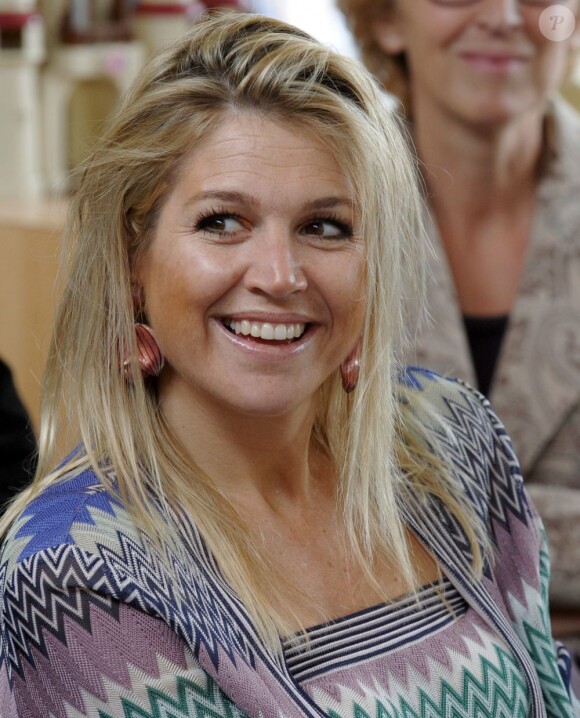 La princesse Maxima des Pays-Bas dans une école élémentaire de Tjalleberd le 12 juin 2012 pour le programme Pop in School, sous l'égide du projet Kinderen Meken Muziek qu'elle a lancé en 2011 avec le Fonds Orange.