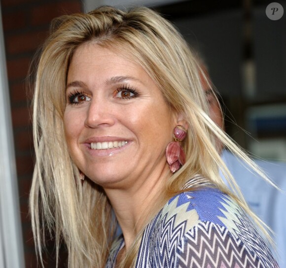 La princesse Maxima des Pays-Bas dans une école élémentaire de Tjalleberd le 12 juin 2012 pour le programme Pop in School, sous l'égide du projet Kinderen Meken Muziek qu'elle a lancé en 2011 avec le Fonds Orange.