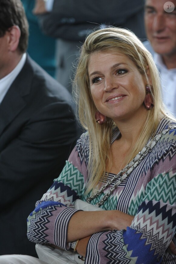 La princesse Maxima des Pays-Bas dans une école élémentaire de Tjalleberd le 12 juin 2012 pour le programme Pop in School, sous l'égide du projet Kinderen Meken Muziek qu'elle a lancé en 2011 avec le Fonds Orange.
