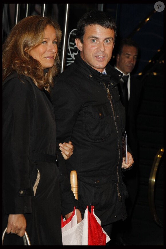 Manuel Valls et Anne Gravoin à Paris, le 18 octobre 2011.
