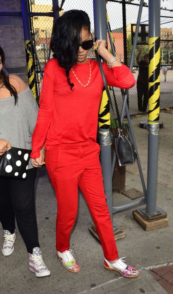 Rihanna à la sortie d'un restaurant de New York, le 13 juin 2012.