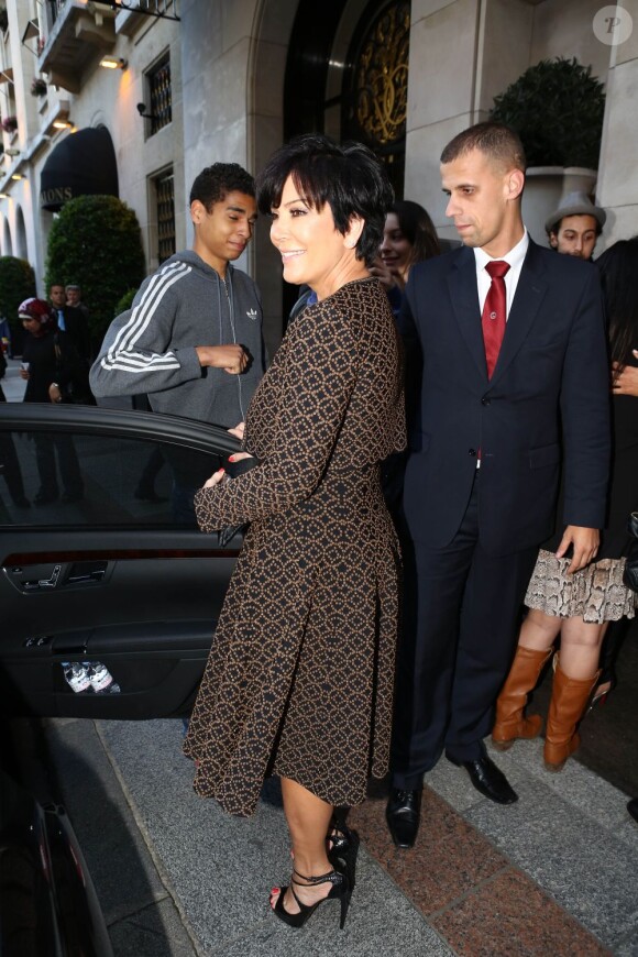 Kim Kardashian et sa mère Kris Jenner vont dîner Chez L'Ami Louis à Paris, le 16 juin 2012
