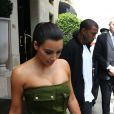 Kanye West et Kim Kardashian sortent de leur hôtel George V, à Paris le 17 juin 2012