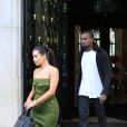 Kanye West et Kim Kardashian sortent de leur hôtel George V, à Paris le 17 juin 2012