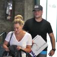 Hilary Duff et son mari Mike Comrie quittent l'hôpital après une visite de routine pour leur petit Luca. Santa Monica, le 17 juin 2012.