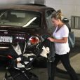 Hilary Duff et son mari Mike Comrie quittent un hôpital après une visite de routine pour leur petit Luca. Santa Monica, le 17 juin 2012.