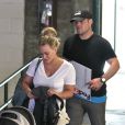 Hilary Duff et son mari Mike Comrie quittent un hôpital après une visite de routine pour leur petit Luca. Santa Monica, le 17 juin 2012.