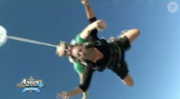 Saut en parachute pour Aurélie et Sofiane dans les anges de la télé-réalité 4, mercredi 20 juin 2012 sur NRJ12