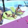 Farniente et bronzette au bord de la piscine pour les habitants de la maison des secrets.