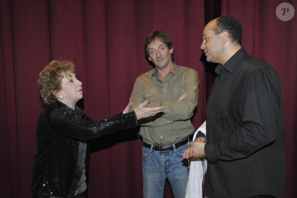 Pierre Palmade, Marthe Mercadier et Jean Leduc le mercredi 20 juin, à l'occasion d'une représentation de la pièce 13 à table, au théâtre Saint-Georges, à Paris.