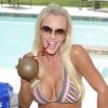 Jenny McCarthy célèbre le 4 juillet lors de ses vacances chez des amis à Chicago le 19 juin 2012