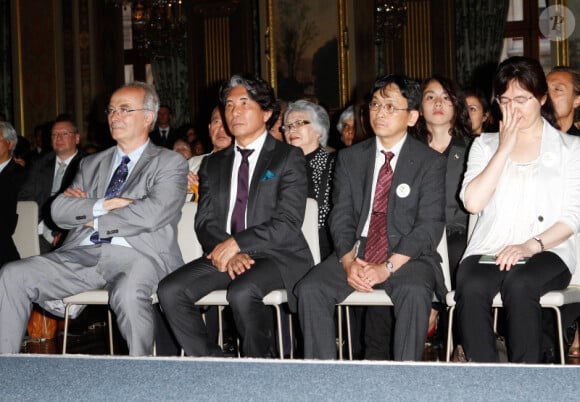 Christian Sautter et Kenzo Takada lors de l'inauguration de l'exposition Renaissance du Japon après la catastrophe du 11 mars 2011 parrainé par Kenzo Takada le 21 juin 2012
