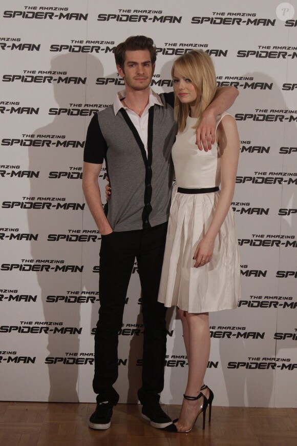 Emma Stone et Andrew Garfield très amoureux lors du photocall de The Amazing Spider-Man à Rome. Le 22 juin 2012.