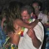 Mel Gibson danse avec joie avec Maria Menounos lors de son anniversaire - juin 2012