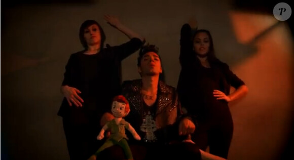 Bruno Moneroe dans son clip 'Be Mine' - Son Peter Pan n'est jamais très loin