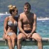 Rafael van der Vaart très complice de sa sublime Sylvie à Saint-Tropez le 25 juin 2012