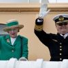 La reine Margrethe II de Danemark et le prince consort Henrik ont regagné leur résidence d'été de Marselisborg, à Aarhus, le 25 juin 2012 à bord du yacht royal, le Dannebrog.