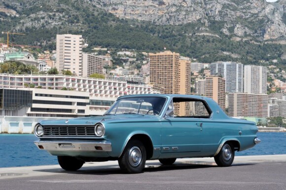 Une Dodge Dart de 1964 figure parmi les modèles vintage à acquérir. Le prince Albert II de Monaco mettra en vente le 26 juillet 2012 par l'entremise d'Artcurial Motorcars près de 40 voitures provenant de la collection personnelle de son défunt père Rainier III.