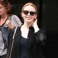 Kylie Minogue : Sublime en solitaire, elle s'offre une virée shopping à Paris