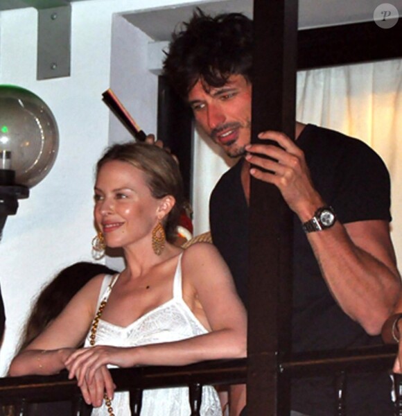 Andres Velencoso et Kylie Minogue en juillet 2011 à Ibiza