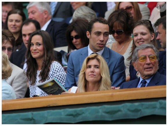 Pippa Middleton a fait son apparition dans une tenue Orla Kiely au 4e jour de Wimbledon, le 28 juin 2012. Accompagnée par son frère James, la soeur de la duchesse de Cambridge a pu observer depuis la loge royale les victoires de Serena Williams et Andy Murray.