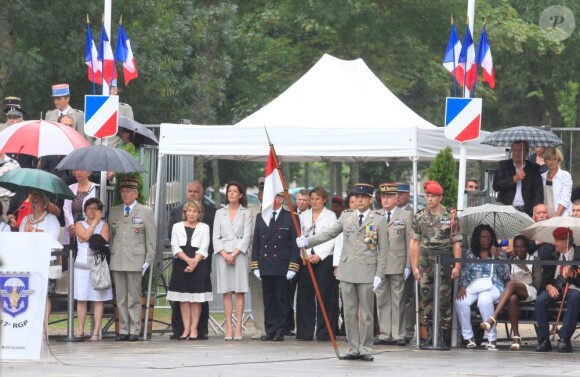 S.A.R. la princesse Caroline de Hanovre est devenue le 29 juin 2012 la marraine du 17e régiment du génie parachutiste de Montauban, dans le Tarn-et-Garonne, à l'occasion de la cérémonie de passation de commandement entre le colonel Poitou et son successeur, le lieutenant-colonel Vales.