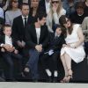 Sharon Stone et son fils Quinn, Jérémie Elkaïm, Valérie Donzelli et leur fils Gabriel, au défilé Dior Homme Printemps-Eté 2013 au Tennis Club de Paris, le 30 juin 2012.