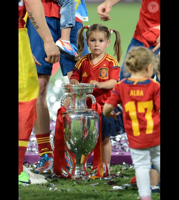 Nora, la petite fille de Fernando Torres le 1er juillet 2012 à Kiev : il vient d'être sacré champion d'Europe de football après avoir battu l'Italie (4-0) en finale de l'Euro