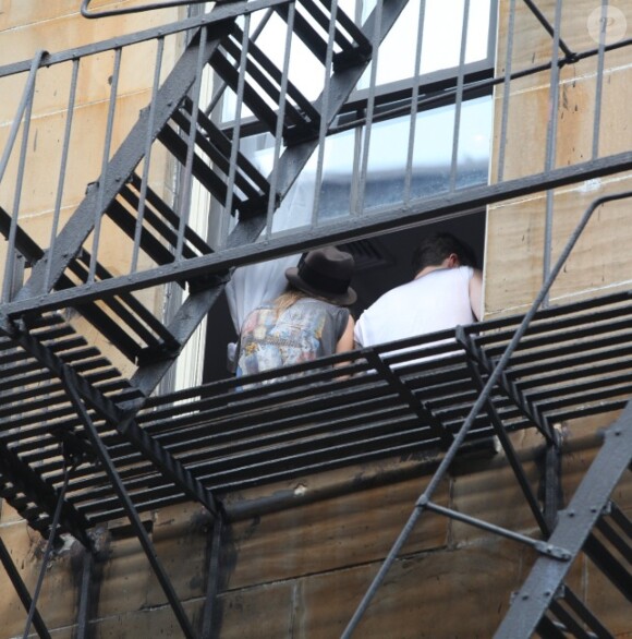 Adam Levine et sa petite amie Behati Prinsloo se promènent dans le quartier de Soho à New York le 1er juillet 2012