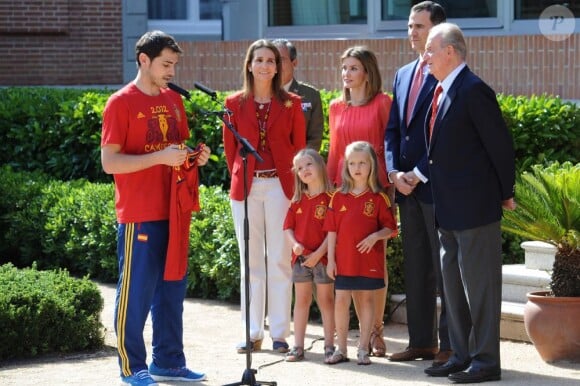 Champions d'Europe, les joueurs de l'équipe nationale d'Espagne étaient reçus en audience par la famille royale au palais de la Zarzuela, à Madrid, lundi 2 juillet 2012, au lendemain de leur victoire sur l'Italie (4-0) en finale de l'Euro 2012.